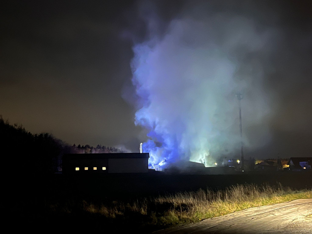 Pożar hali w Łężycach