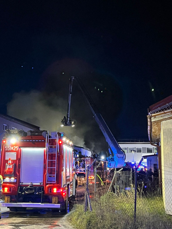 Pożar hali w Łężycach