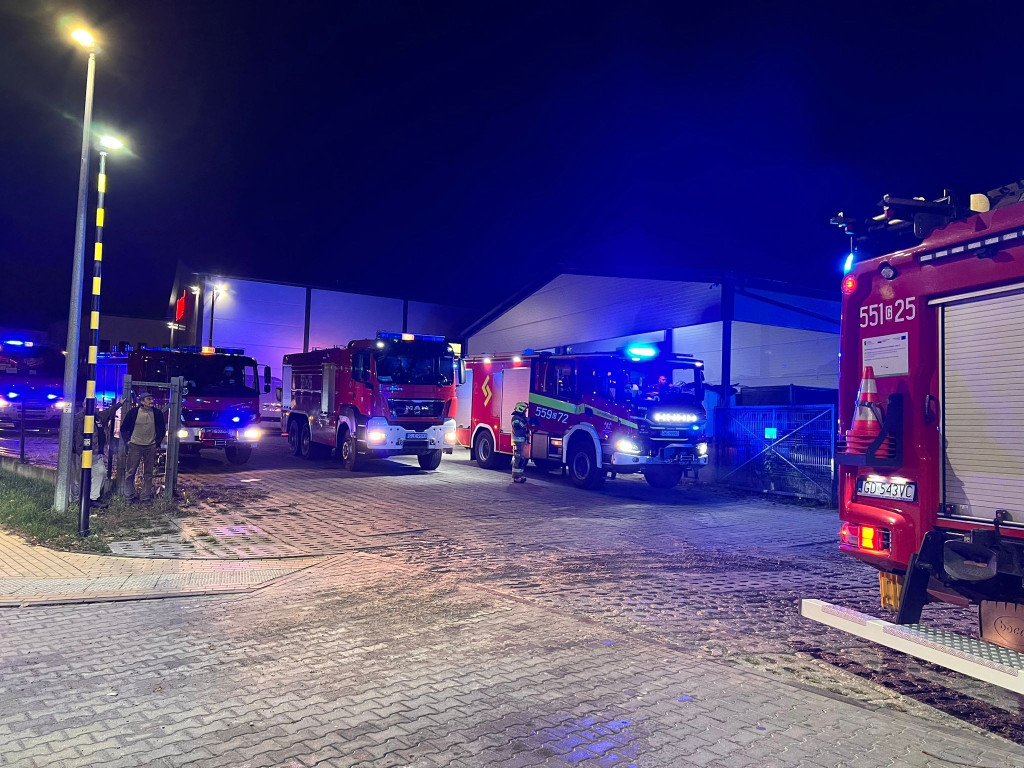 Pożar hali w Łężycach