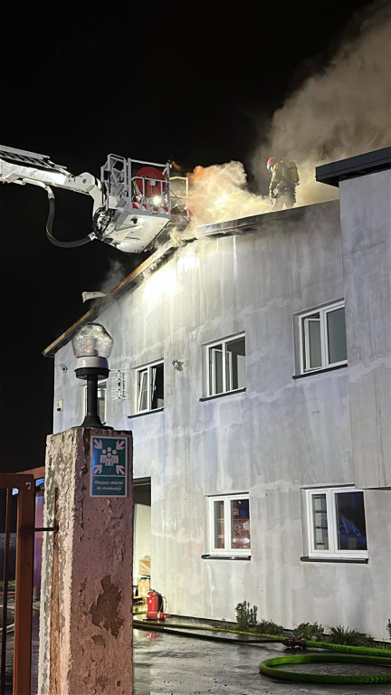 Pożar hali w Łężycach