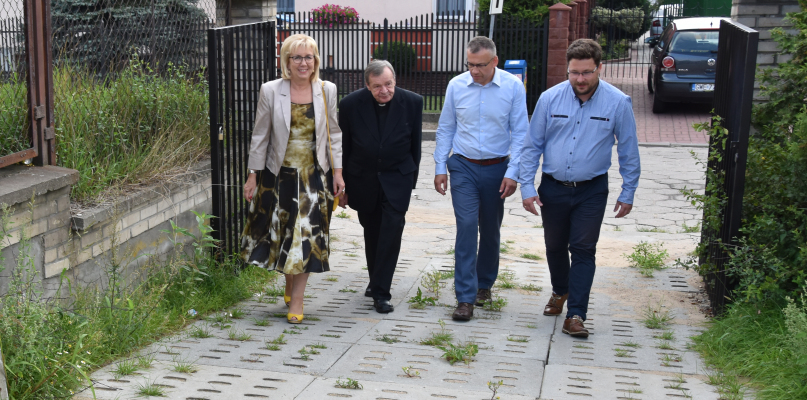 Parking dla wiernych i korzystających z Poradni
