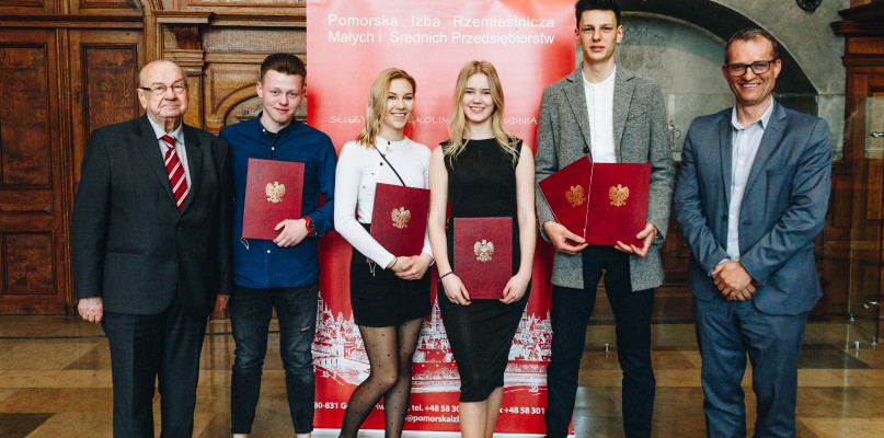 W Dworze Artusa wręczono listy gratulacyjne