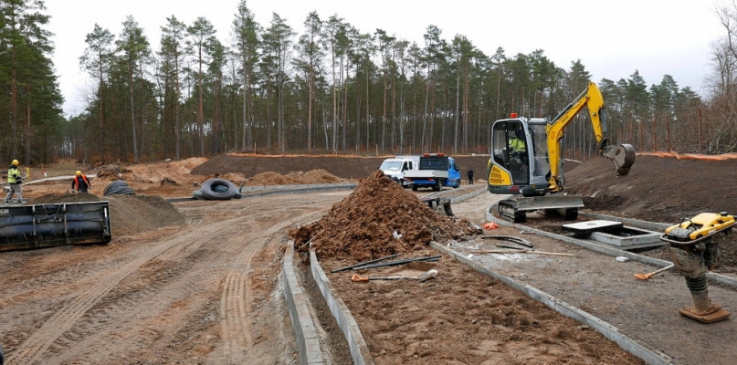 Postępuje budowa ronda na ul. Strzeleckiej