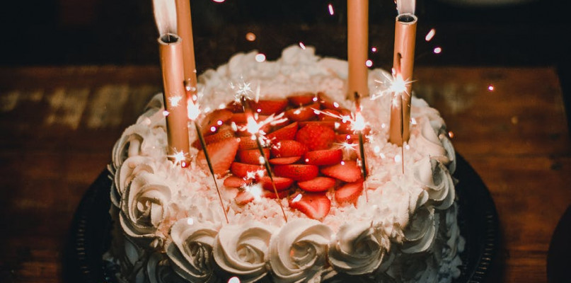 Jak zorganizować przyjęcie urodzinowe z klasą? Sprawdź, o czym musisz pamiętać!