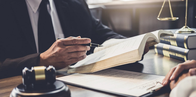 Jak przeprowadzić postępowanie spadkowe po śmierci żony?