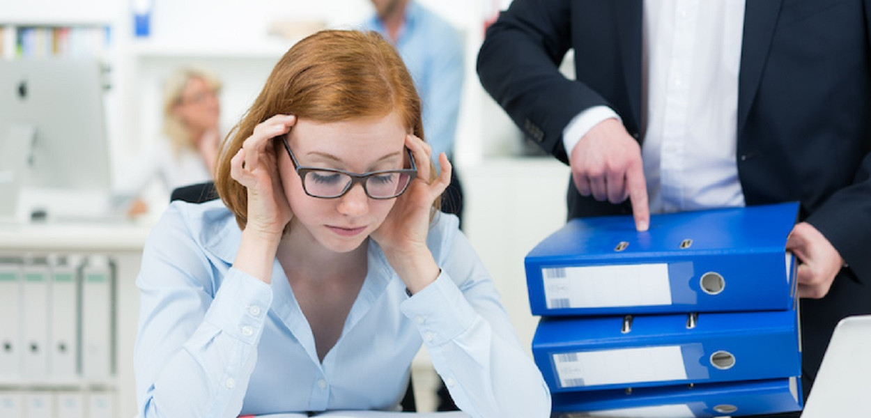 Jak rozpoznać toksyczną atmosferę wśród pracowników?