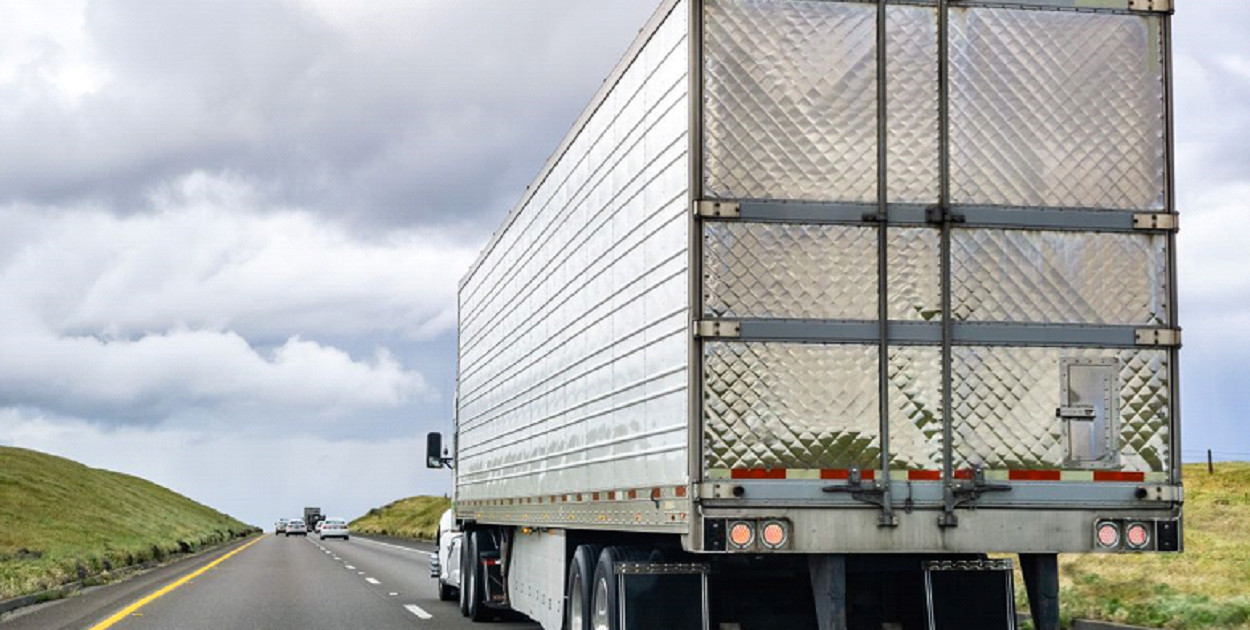 Transport chłodniczy – czym jest i co można nim przewozić?