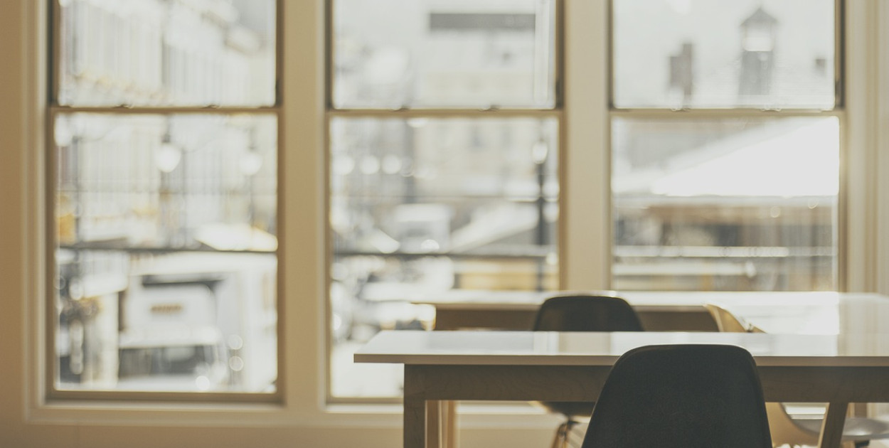 Okna na zamówienie – kiedy się na nie zdecydować i co warto wiedzieć?