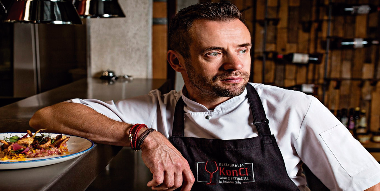 „Kucharzem się jest, a szefem kuchni bywa” – Sebastian Cichy z restauracji KonCi