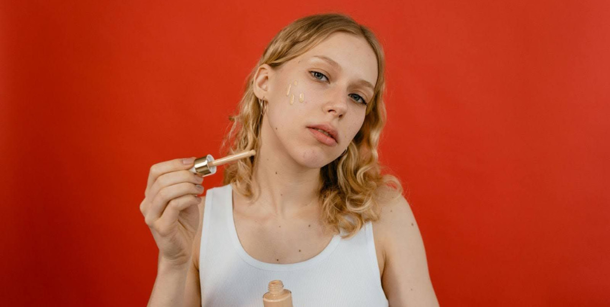 Najlepszy korektor do twarzy, który zakryje dowolne: TOP 5 na 2024 rok