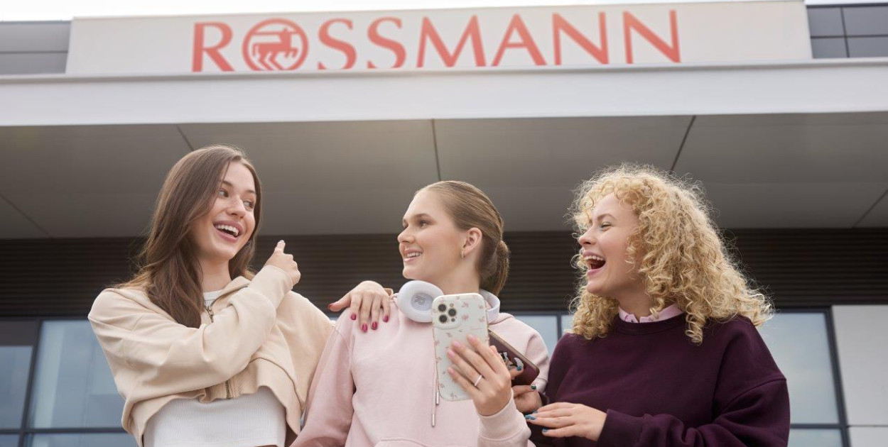 „Przydatne w drogerii” – korzystaj z aplikacji na zakupach w Rossmannie