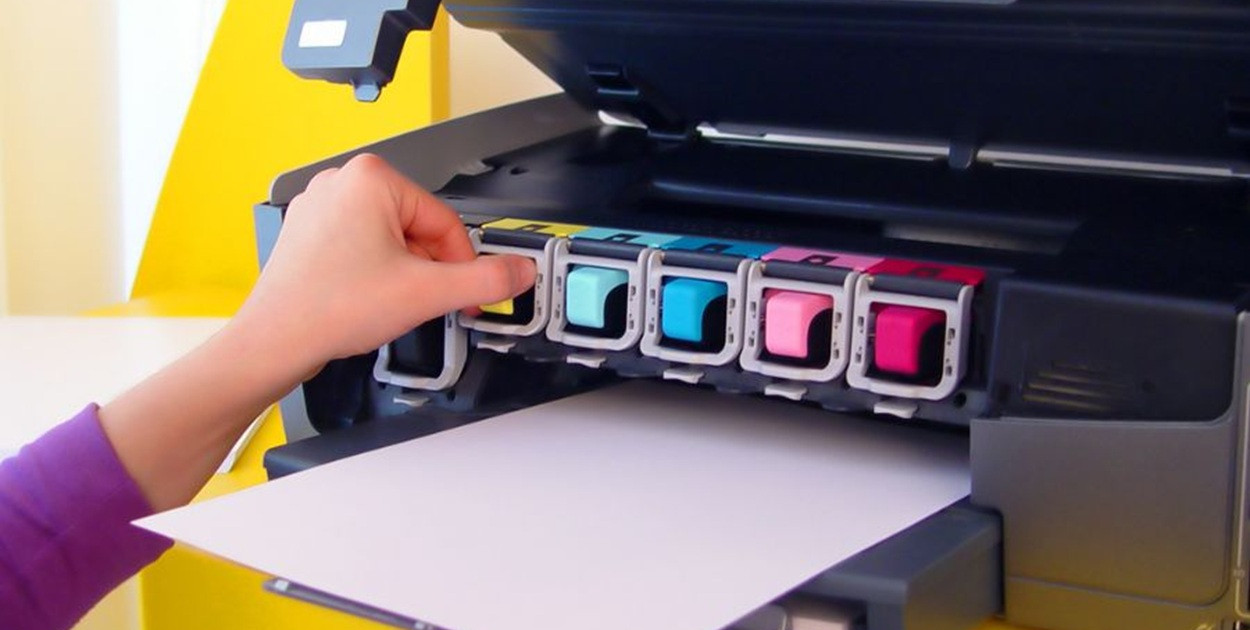 Jak drukować tanio i efektywnie, wybierając odpowiednie zamienniki tuszów?