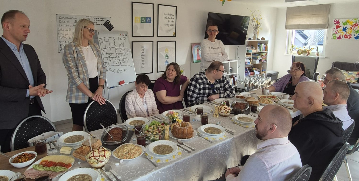 Śniadanie Wielkanocne dla podopiecznych Dziennego Domu Pobytu