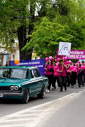 Barwny korowód na uczczenie patrona szkoły-19019