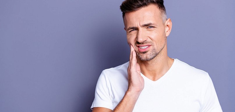 Jak wybrać preparat leczący zapalenie dziąseł?