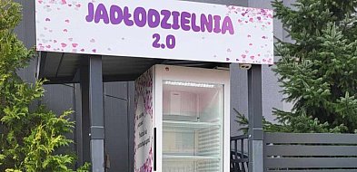 Nadwyżkę jedzenia przynieś do społecznej lodówki. Nie wyrzucaj-42017