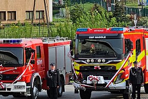 Oficjalnie przekazano nowe wozy-43824