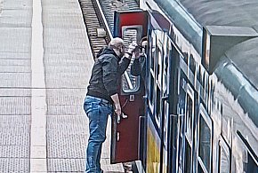 Kolejna napaść na pracownika kolei. SKM wystosowało apel-43950