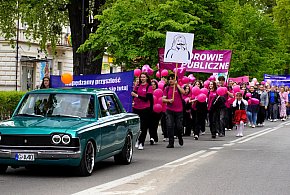 Barwny korowód na uczczenie patrona szkoły-44088