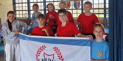 Dwa miejsca na podium dla karateków z Rumi-44145