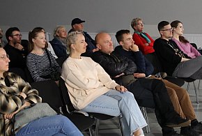 Debata międzypokoleniowa w Redzie i akcja „Kwiatki z rabatki”-44202