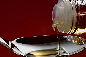 Popularny syrop na kaszel wycofany. Lepiej nie ryzykuj i sprawdź etykietę-44342