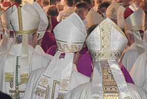 Biskupi po obradach. Krytyka ministerstwa i nowa komisja ds. nadużyć-44392