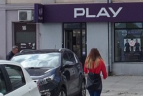 Play na celowniku UOKiK. Chodzi o pieniądze ściągane z kont klientów-44541