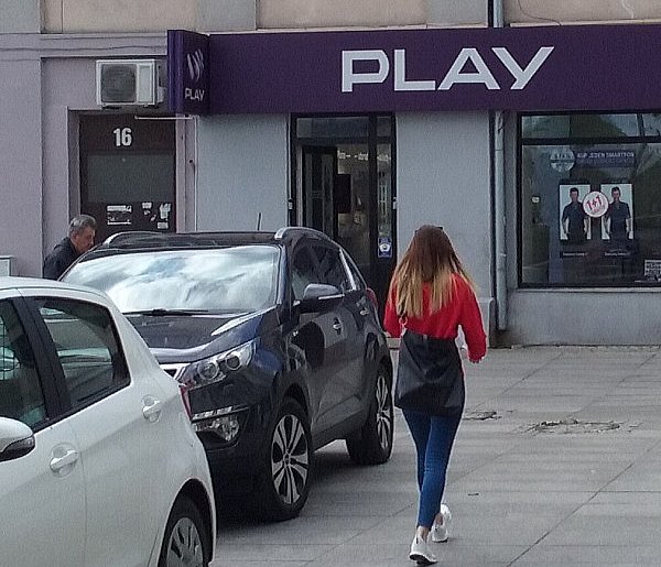 Play na celowniku UOKiK. Chodzi o pieniądze ściągane z kont klientów-44541