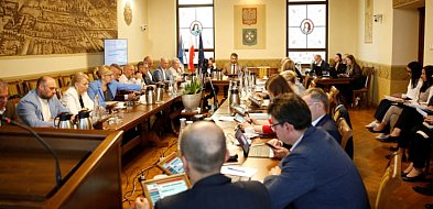 Uchwały i zmiany w budżecie przyjęte-44553
