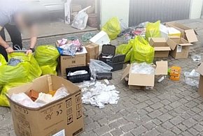 Kobieta usłyszała kilkadziesiąt zarzutów za handel podrabianą odzieżą-44576