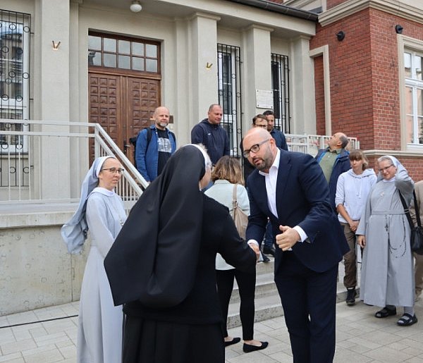 Klasztor Sióstr Zmartwychwstanek przeszedł renowację-44629