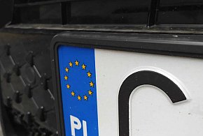 Rejestracja auta przez internet i koniec z przynoszeniem tablic. Rząd przyjął...-44702