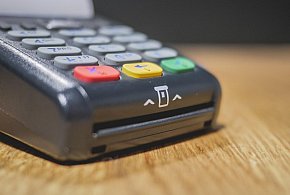 Zakaz sprzedaży i większy nadzór. Tych produktów nie kupią już nieletni-44725