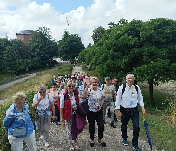 Wakacyjne podróże studentów UTW-45000