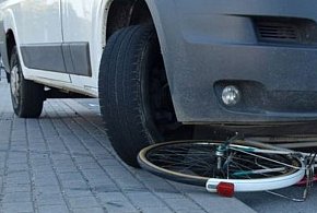 Potrąciła rowerzystę. Dwie osoby staną przed sądem-45073