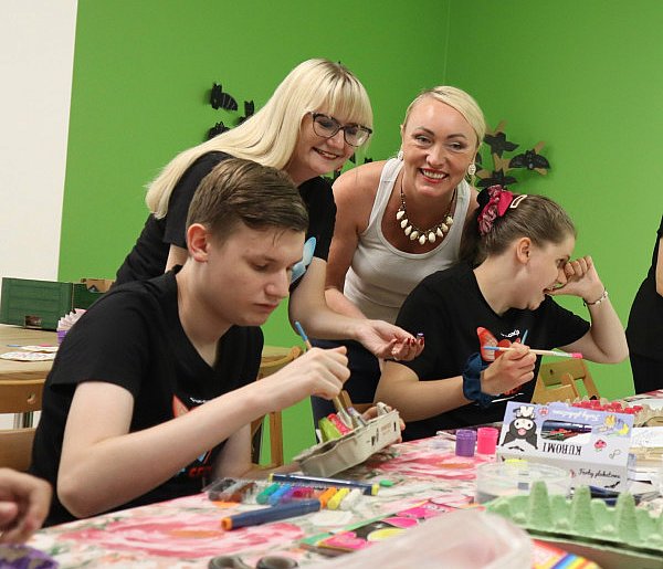 Warsztaty plastyczne i wystawa podopiecznych Fundacji Moc Serc-45113