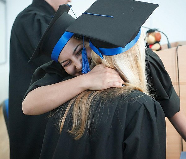 Początek końca pisania magisterek? Wykładowcy biją na alarm-45135