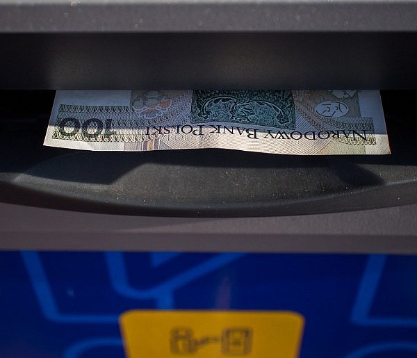 Nowy cennik usług bankowych. Klienci zapłacą więcej już od listopada-45250