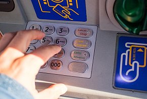 Z kont znikały pieniądze. Policja i bank badają ogólnopolski incydent-46335