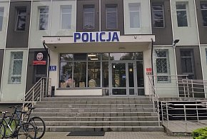Profesjonalizm i skuteczność. Policjant z Wejherowa pomógł pokrzywdzonej odzyskać-46670