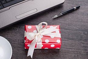 Świąteczna paczka może stać się problemem. Skarbówka patrzy z ukrycia-46860