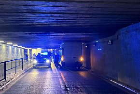 Nie zmieścił się w tunelu w Wejherowie. Policja musiała interweniować-46977