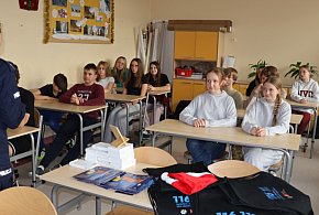 „Bezpieczny nastolatek w świecie cyfrowym” – policjanci edukują młodzież-47145