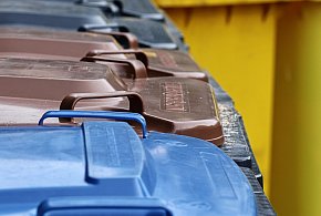 Fioletowe worki na odpady. Oto, co powinno tam trafiać-47426