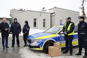 Miasto wspiera policję. Nowy radiowóz trafił do komendy w Wejherowie-47446