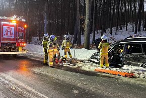 Wypadek na „Luzińskiej Górce” i  trudne warunki drogowe-47461