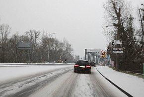 Poważne zagrożenie na drogach. Kierowcy często o tym zapominają-47518