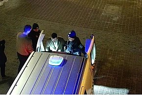 Butelka rzucona w stronę ratusza w Wejherowie. Interwencja Straży Miejskiej