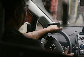 „Łapki na kierownicę”. Kierowcy pod lupą przez cały marzec